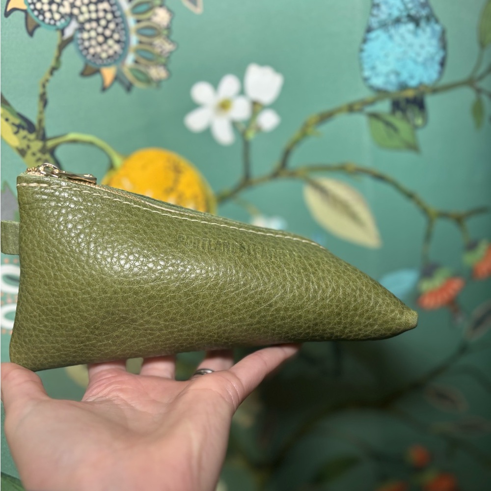 Portland Leather Goods Alpine Pouch in Avocado?? 🦄